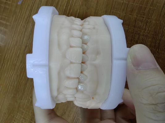Casques d'implants en plastique pour une grande durabilité dans le stockage et le transport d'implants dentaires durables