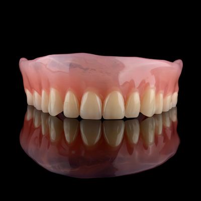 Cas d'appareil implanté sur une surface claire et lisse pour des performances durables