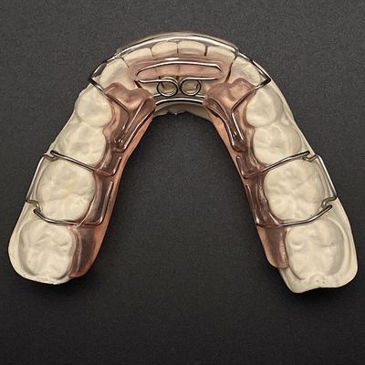 Retenant Hawley en acier inoxydable acrylique confortable Solution orthodontique efficace